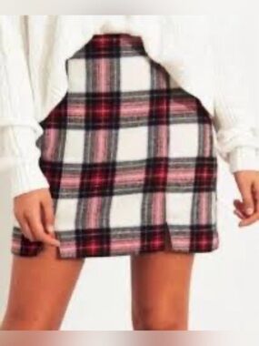 Hollister White Plaid Wool Blend Red and Black Mini Skirt